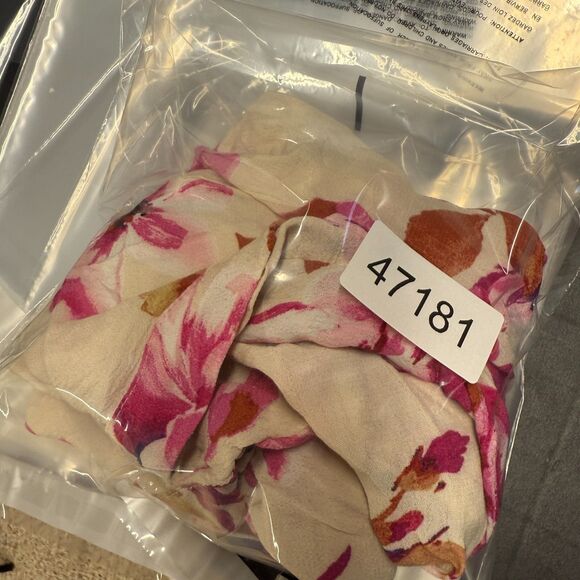 Lovestitch Blouse Women M Medium White Floral V-Neck Short Sleeve Rayon Casual - Picture 7 of 7